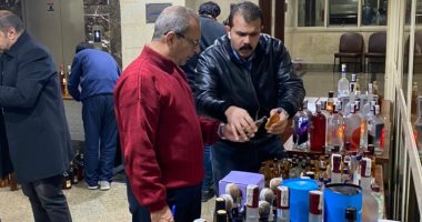 مكافحة التهرب الجمركي تحرر محاضر ضبط زجاجات مشروبات كحولية غير خالصة الضرائب 