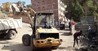 محافظ أسوان يتابع جهود وأنشطة المحليات برفع 300 طن تراكمات بإدفو