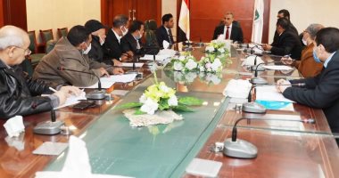 محافظ سوهاج يترأس اجتماع لجنة وضع ضوابط توزيع جبانات أخميم الجديدة