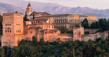 قصر الحمراء وآثار لوركا ينطقان بتاريخ غرناطة فى العصور الوسطى