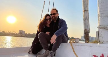 محمد محمود عبد العزيز فى رحلة نيلية مع زوجته فى جلسة تصوير جديدة.. صور