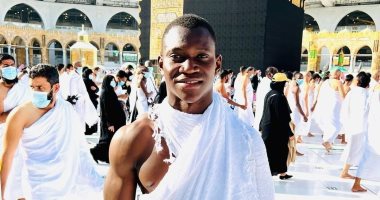قصة صور.. نجوم الكرة فى مهمة روحانية بملابس الإحرام قبل أمم أفريقيا