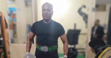 عمره 62 عاما.. خيرى عبد الله بيروح الجيم كل يوم من 27 سنة وبيرفع 100 كيلو.. فيديو