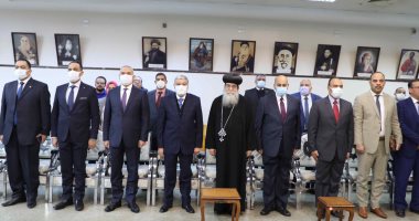 محافظ المنيا يقدم التهنئة للأقباط بمناسبة عيد الميلاد بعدد من المطرانيات والكنائس