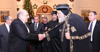 رئيس مجلس الشيوخ يزور الكاتدرائية لتهنئة البابا تواضروس بعيد الميلاد.. صور