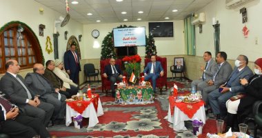 أقباط أسيوط يقيمون قداس عيد الميلاد المجيد وسط إجراءات احترازية