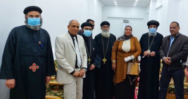 قيادات مجلس مدينة إسنا يقدمون التهانى لأسقف أرمنت بعيد الميلاد المجيد.. صور