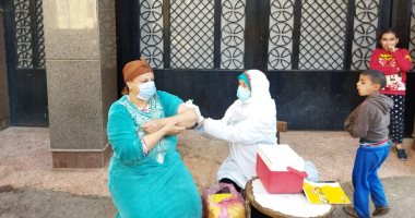انتشار مكثف للفرق الطبية للتطعيم ضد كورونا أمام الكنائس والمتنزهات بالدقهلية
