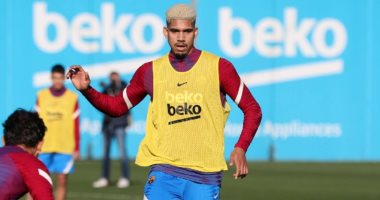 برشلونة يعلن نجاح عملية جراحية لـ رونالد أراوخو بعد إصابته بكسر فى يده اليمنى