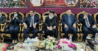 المحافظون والأهالى يقدمون التهانى بعيد الميلاد المجيد.. محافظ بنى سويف يزور عددا من الكنائس والأديرة لتهنئة الأخوة المسيحيين.. ومحافظ البحيرة ومدير الأمن على رأس وفد لتقديم التهنئة للأنبا باخوميوس