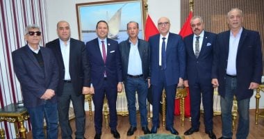 محافظ بورسعيد يلتقى اللجنة السباعية المعينة للنادى المصرى ويؤكد النادى بيد أمينة