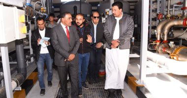محافظ مطروح يتفقد محطة تحلية مياه البحر فى مدينة سيدى برانى