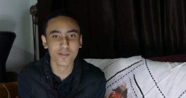 مأساة عز الدين.. اتولد بضمور فى العصب البصرى وبيحلم يغنى مع أحمد سعد.. فيديو