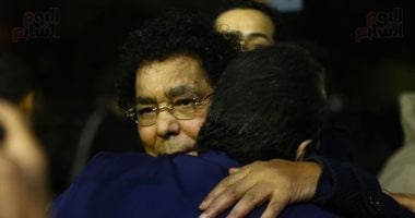 الكينج محمد منير وسامى مغاورى وصبرى فواز يقدمون واجب العزاء فى أحمد الحجار