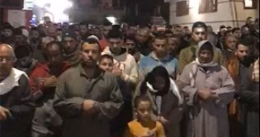 "مات وعياله بيتخانقوا معاه رفعوا عليه قواضى وبهدلوه".. بث مباشر من جنازة مسن فى الغربية