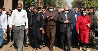 محافظ قنا يتفقد أعمال مشروع الصرف الصحي بقوص ضمن حياة كريمة.. صور