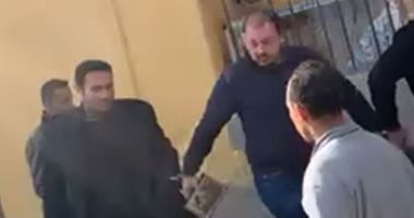 محاميا كريم الهواري يحملان المصحف بأول ظهور لهما بقضية تخريب كاميرات حادث زايد