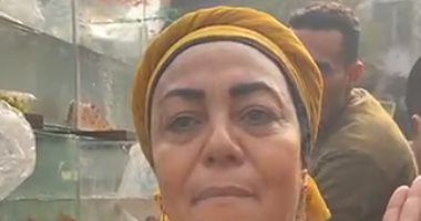 أجدع ست فى سوق الجمعة.. حنان خبرة فى بيع سمك الزينة وعندها أنواع شرسة