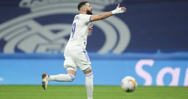 ريال مدريد ضد فالنسيا.. بنزيما يقود الملكى للتفوق بهدف فى الشوط الأول