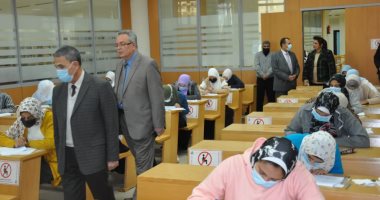 نواب رئيس جامعة كفر الشيخ يتفقدون لجان امتحانات الفصل الدراسى الأول