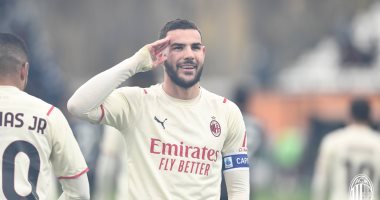 ميلان يقفز إلى صدارة الدوري الإيطالي بثلاثية فى فينيزيا.. فيديو 