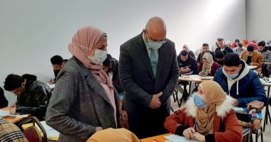 رئيس جامعة بنها يتفقد سير الامتحانات بالكليات.. ويؤكد على توفير سبل الراحة للطلاب