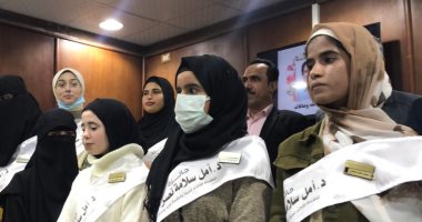 حكاية 3 فتيات متميزات بشمال سيناء.. هاجر تتحدث العربية بطلاقة وتخطط لمساعدة البنت البدوية على التعليم.. وأسماء عاشت بعيدا عن أسرتها لتتعلم وخلال الإجازة تعلم أطفال قريتها.. وإسراء واجهت التنمر بالعمل.. صور