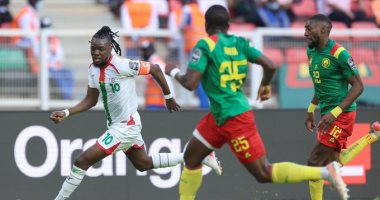 أمم إفريقيا.. نجم بوركينا فاسو يتهم التحكيم بالتحيز لـ منتخب الكاميرون