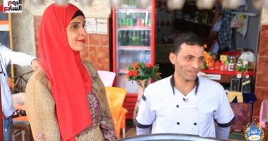 "خذوهم فقراء يغنيكم الله".. أم عبده وجوزها رحلة كفاح عمرها سنين على عربة فول