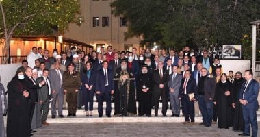 البابا تواضروس يستقبل قيادات البحيرة بدير الأنبا بيشوى للتهنئة بعيد الميلاد