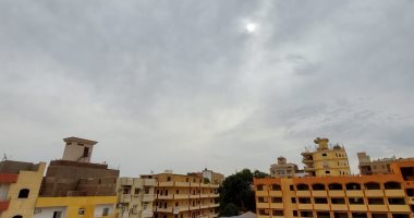 غيوم كثيفة فى سماء الأقصر والمحافظة ترفع حالة الطوارئ تحسبا للأمطار.. فيديو وصور