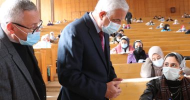 رئيس جامعة المنوفية يتفقد لجان امتحانات تكنولوجيا العلوم الصحية والصيدلة والحقوق