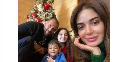 سيرين عبد النور فى صورة عائلية: العائلة أساس النجاح للكثيرين