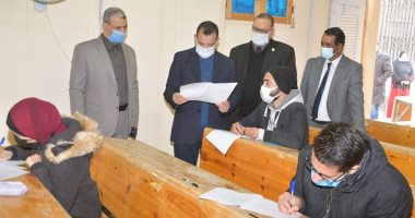 رئيس جامعة الوادى الجديد يتابع لجان امتحان الترم الأول بكليتى التربية والآداب