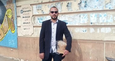 قصة كفاح "أدهم".. رحل من سوهاج إلى الإسكندرية عشقا فى بيع الـ"فريسكا".. لايف