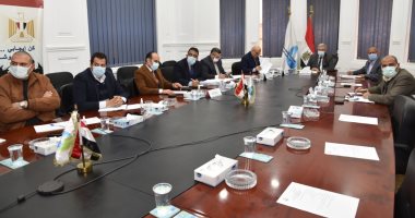 وزير الإسكان يطلب تقريرا دوريا من القابضة للمياه حول مشروعات حياة كريمة 