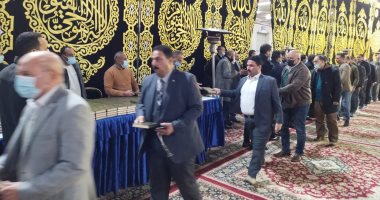 بدء تلقي عزاء شقيق الراحل محمود العربي "شاهبندر التجار" بقليوب.. صور
