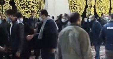 طوابير في عزاء شقيق الراحل محمود العربى بالمنوفية.. فيديو