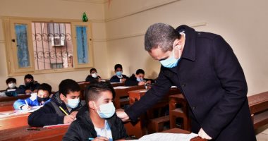 محافظ الغربية يتفقد أداء الطلاب لامتحانات نصف العام بمدارس طنطا
