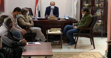 مدير شباب ورياضة الأقصر يبحث مشروعات حياة كريمة واحتياجات مراكز الشباب.. صور