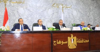 محافظ سوهاج يترأس اجتماع لجنة توفيق أوضاع المشروعات المتوسطة والصغيرة