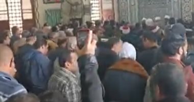 صلاة الجنازة على جثمان وائل الإبراشى قبل تشييعه لمثواه الأخير بالدقهلية.. لايف