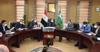 حياة كريمة.. محافظ الشرقية يتابع تنفيذ مشروعات الغاز والاتصالات بالحسينية