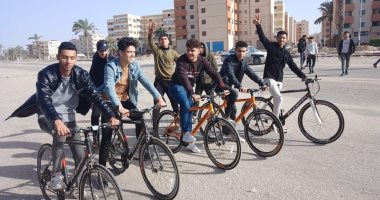 شباب شمال سيناء يعودون لركوب الدراجات وينظمون تدريبات وسباقات لها.. صور
