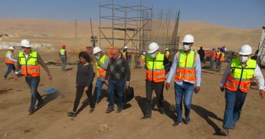 وفد الوكالة الأمريكية للتنمية الدولية يزور مشروع محطة مياه الهنادى بالأقصر.. صور