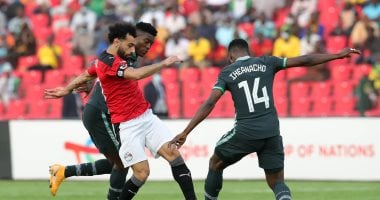 أهالي قرية محمد صلاح يتوافدون على المقاهى لمتابعة حفل "ذا بيست".. لايف 