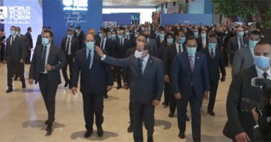 يا هلا ويا مرحبا الريس شرفنا.. الرئيس السيسى يحصد ما زرع بمعرض "أهل سيناء".. بكلمات الشكر والأغانى والموسيقى البدوية يستقبل أهالى أرض الفيروز الرئيس.. وأمنيات تحققت ومطلب جديد بسوق خاص لسيدات سيناء.. فيديو