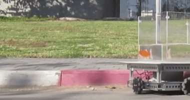 حلم ده ولا علم .. سمكة تقود "سيارة مائية" لإجراء تجربة علمية .. صور وفيديو