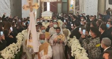 أحبار الكنيسة الأرثوذكسية يشاركون فى صلوات تجنيز القس مكارى يونان