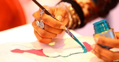 أعمال فنية وحرف يدوية  بمعرض "ديارنا" فى منتدى شباب العالم